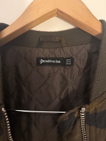 m Beden Stradivarius mont