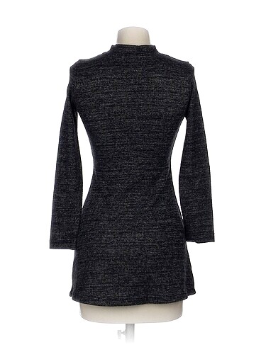m Beden PreLoved Kısa Elbise %70 İndirimli.