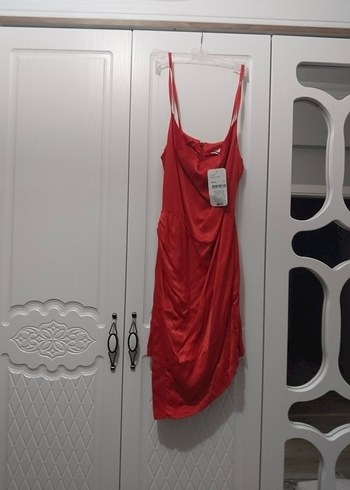 Zara Zara muadili Kırmızı V Yaka Mini Saten Elbise