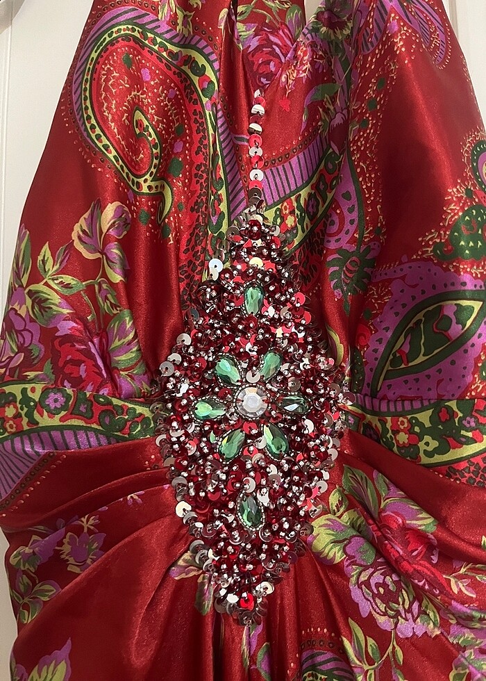 Sırtı açık 1 defa giyildi gece elbisesi - Görsel 2