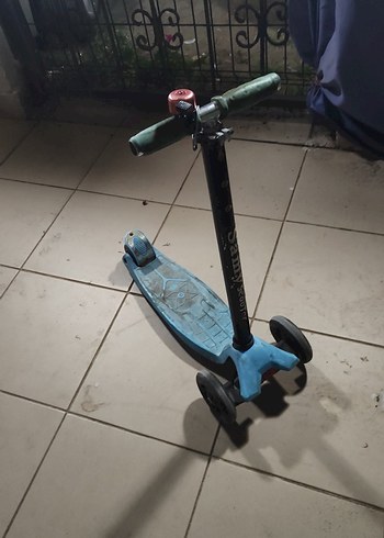 Beden Mavi Üç Tekerlekli Çocuk Scooterı