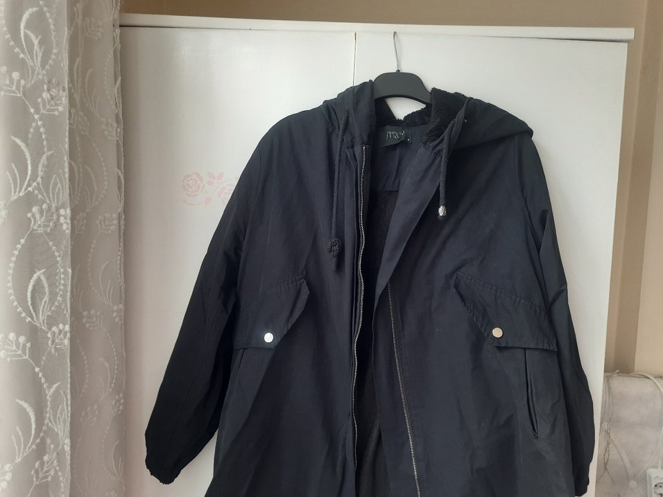 Siyah diz üstü mont - Görsel 2