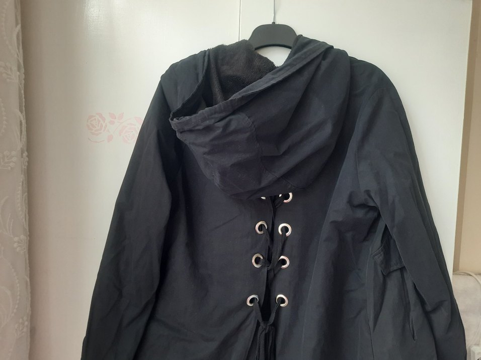 Siyah diz üstü mont - Görsel 4