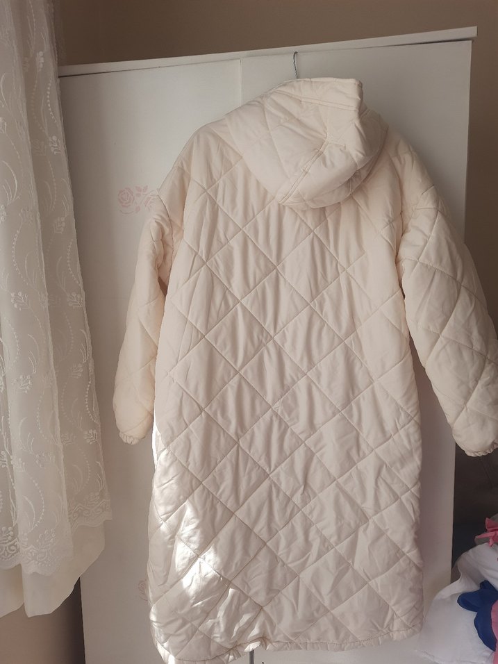 Uzun Beyaz Kadın Kapitone Dikişli tesettür mont - Görsel 2