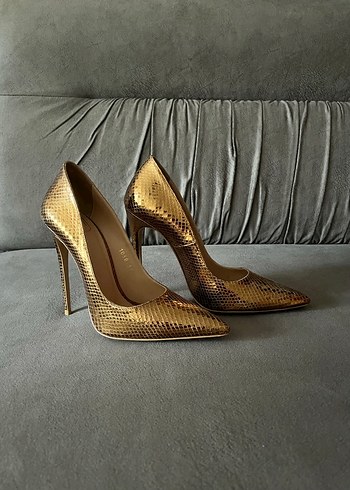 İlvi Stiletto