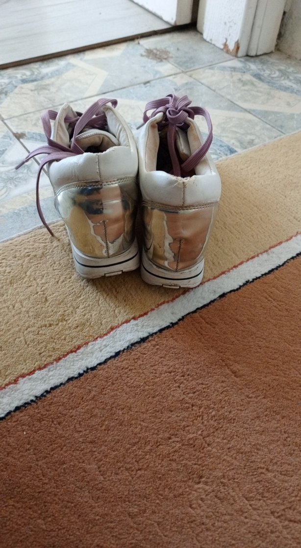 Yılan Desenli Beyaz Dolgu Topuklu Spor Ayakkabı - Görsel 3