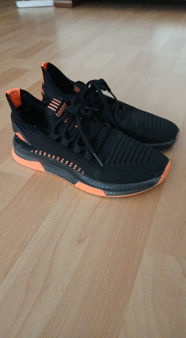 Turuncu Detaylı Siyah Bağcıklı Spor Ayakkabı - Görsel 2