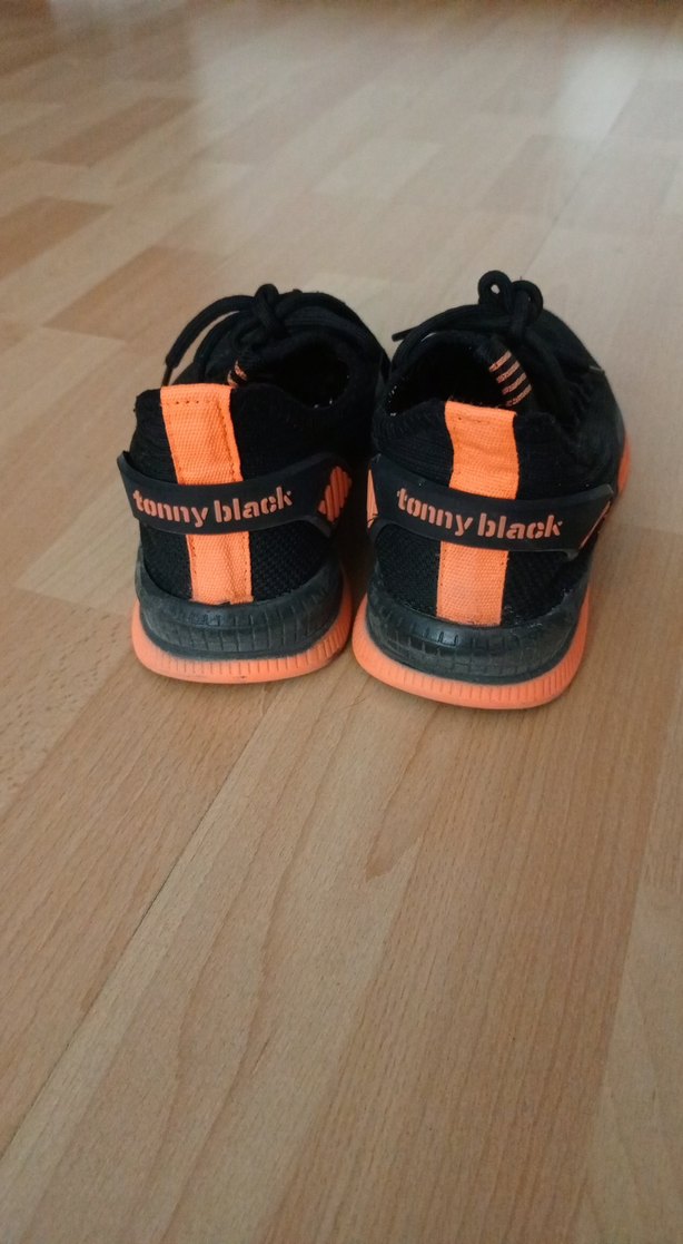 Turuncu Detaylı Siyah Bağcıklı Spor Ayakkabı - Görsel 3