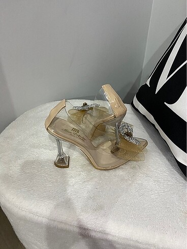 Diğer Fiyonklu stiletto