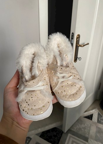 Beyaz Kürklü Nakışlı İlk Adım Ayakkabısı - Görsel 2