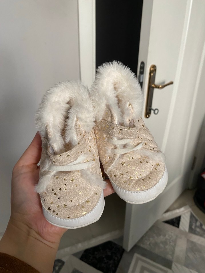 Beyaz Kürklü Nakışlı İlk Adım Ayakkabısı - Görsel 2