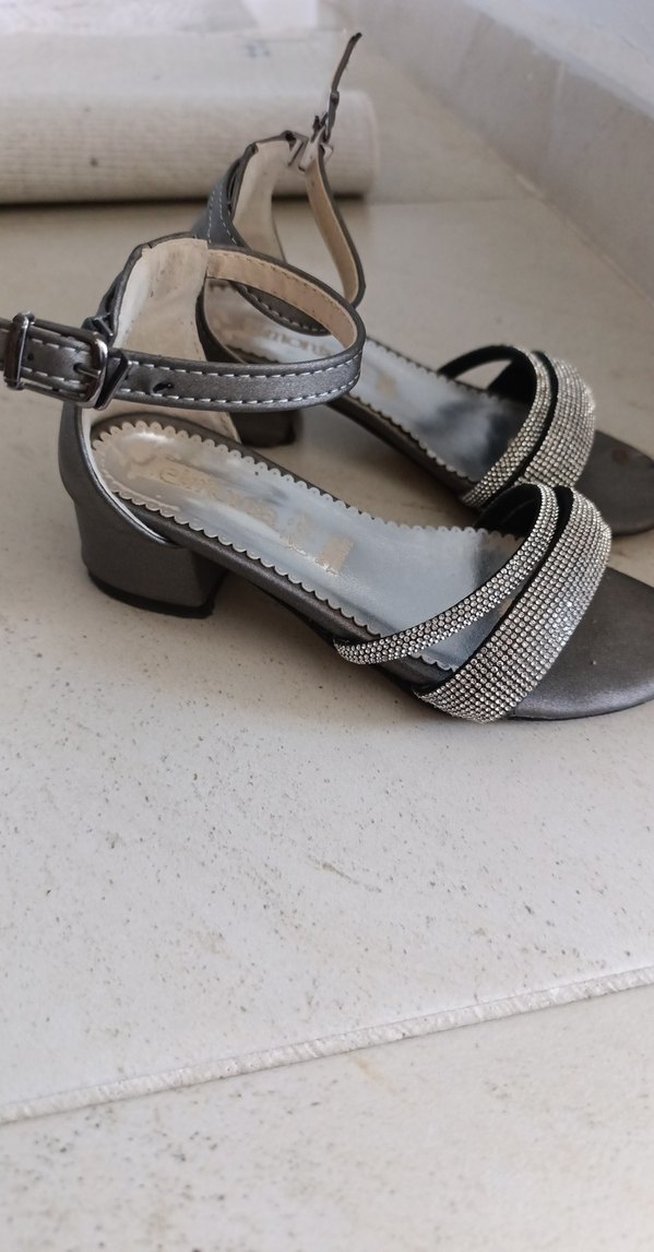 Gri Süet Tokalı Blok Topuklu kız cocuk Abiye Ayakkabı - Görsel 5