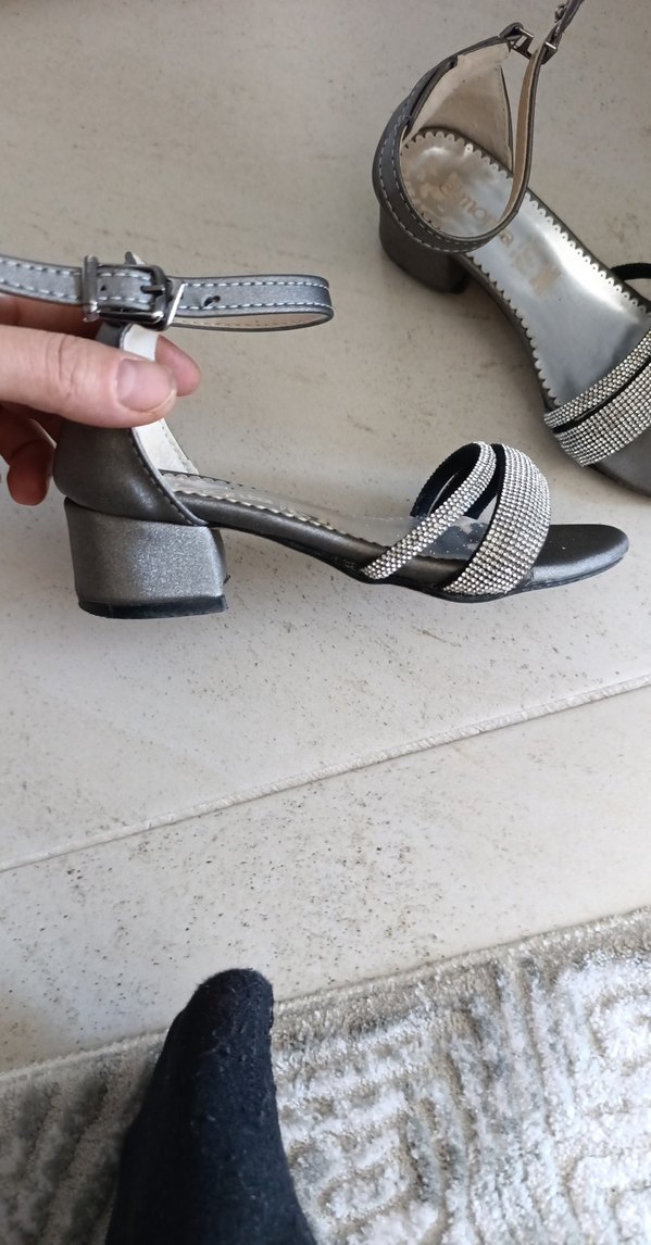 Gri Süet Tokalı Blok Topuklu kız cocuk Abiye Ayakkabı - Görsel 2