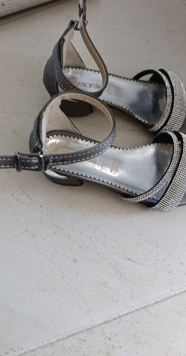 Gri Süet Tokalı Blok Topuklu kız cocuk Abiye Ayakkabı - Görsel 4