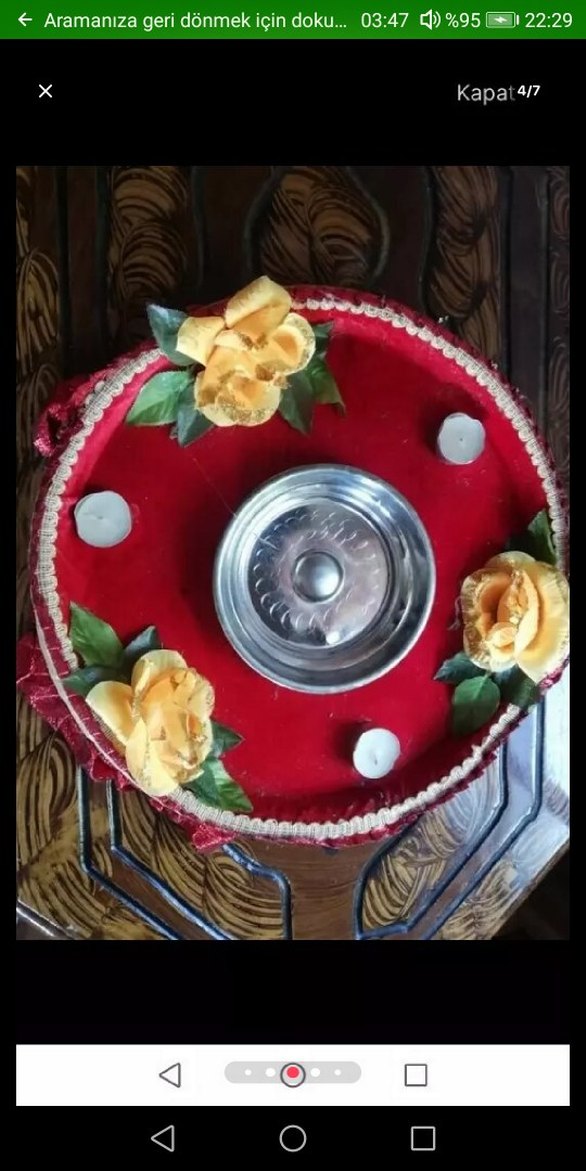 Dekoratif Kırmızı Tepside Sarı Çiçekler ve Mumlar - Görsel 4