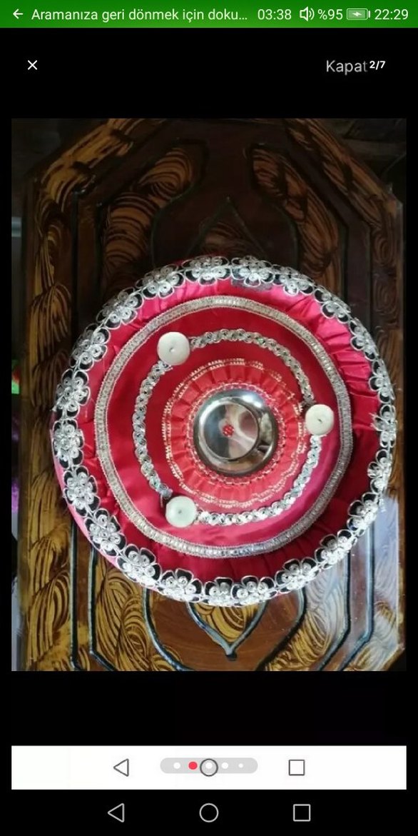 Dekoratif Kırmızı Tepside Sarı Çiçekler ve Mumlar - Görsel 2