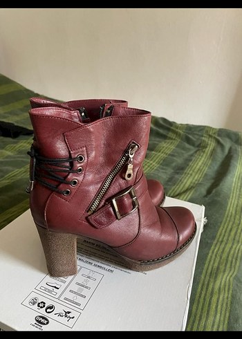 Bordo Deri Tokalı Kadın Topuklu Bot - Görsel 3