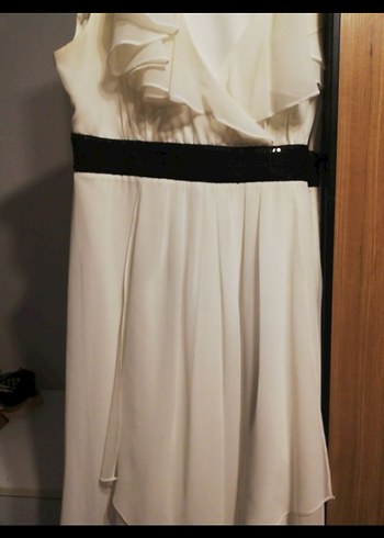 Beyaz Midi Katlı Elbise Siyah Kemerli - Görsel 4