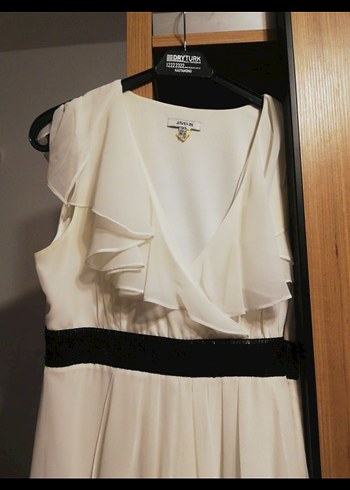 Beyaz Midi Katlı Elbise Siyah Kemerli - Görsel 5