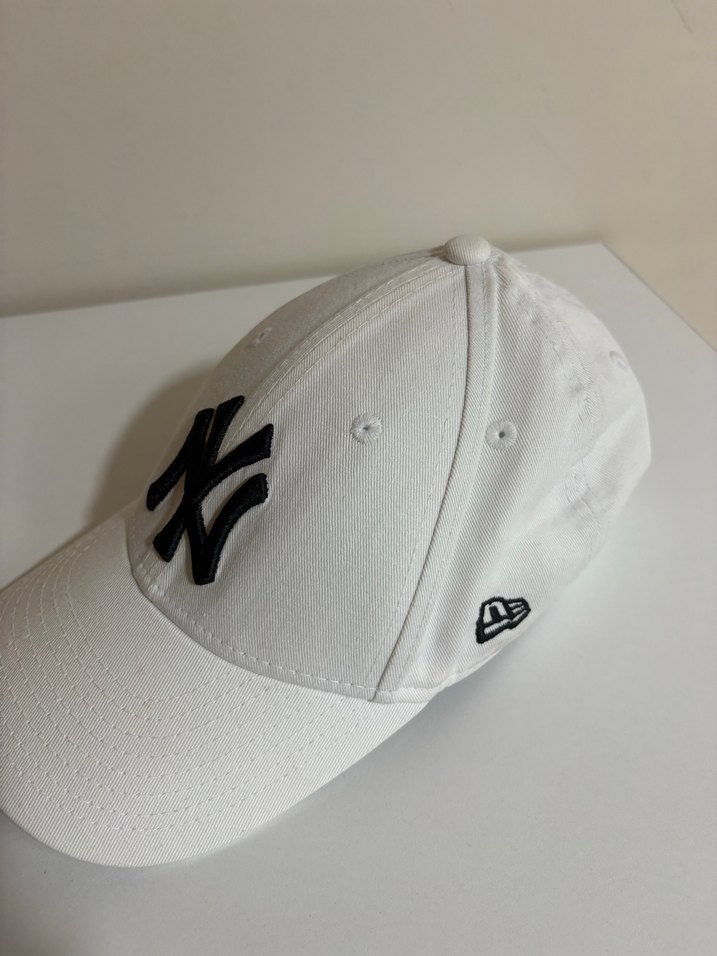 Beyaz NY Nakışlı Spor Şapka - Görsel 2