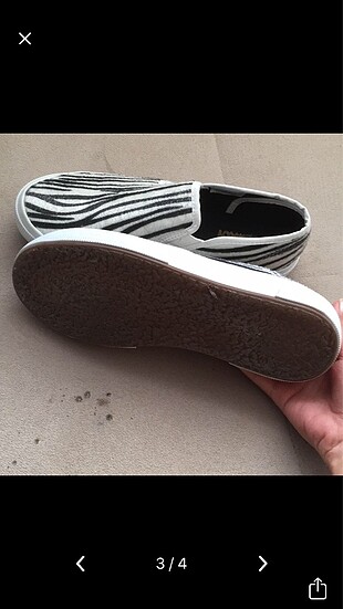 37 Beden Zebra desenli slip on