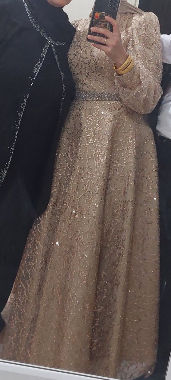 Altın rengi Gold Pullu Boncuklu Uzun Kollu Abiye Elbise - Görsel 2