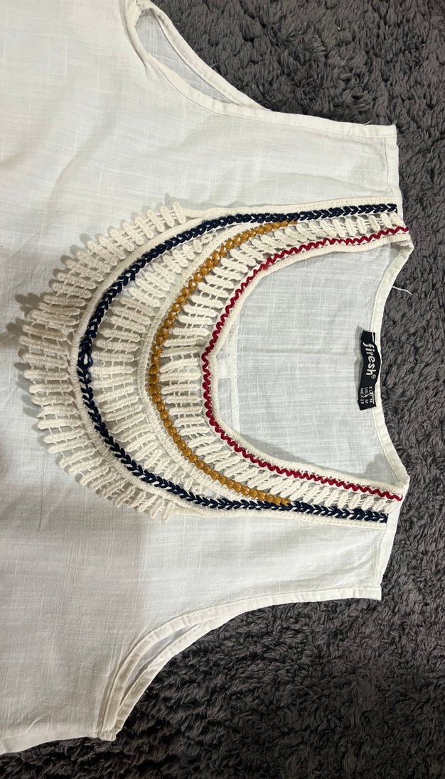 Nakışlı ve Boncuk Detaylı Bohem Kolsuz Bluz - Görsel 3