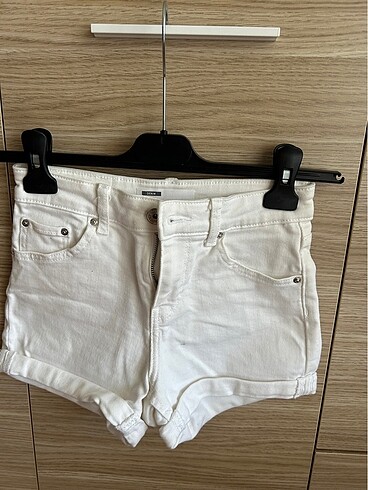 Bershka Beyaz Şort