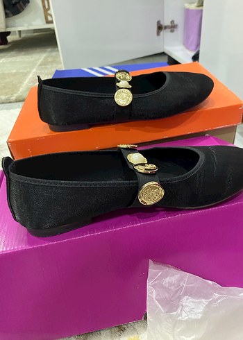 Altın İşlemeli Siyah Kadın Babet - Görsel 2