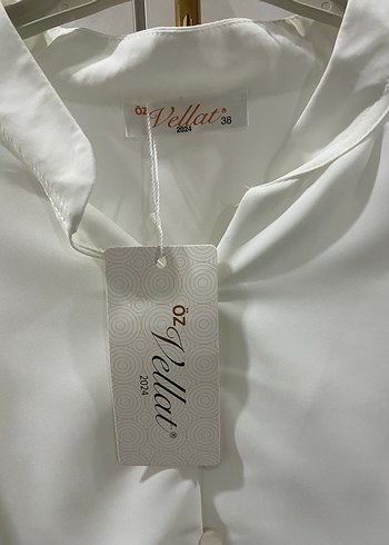 Beyaz Piliseli V Yakalı Kadın Gömlek - Görsel 3