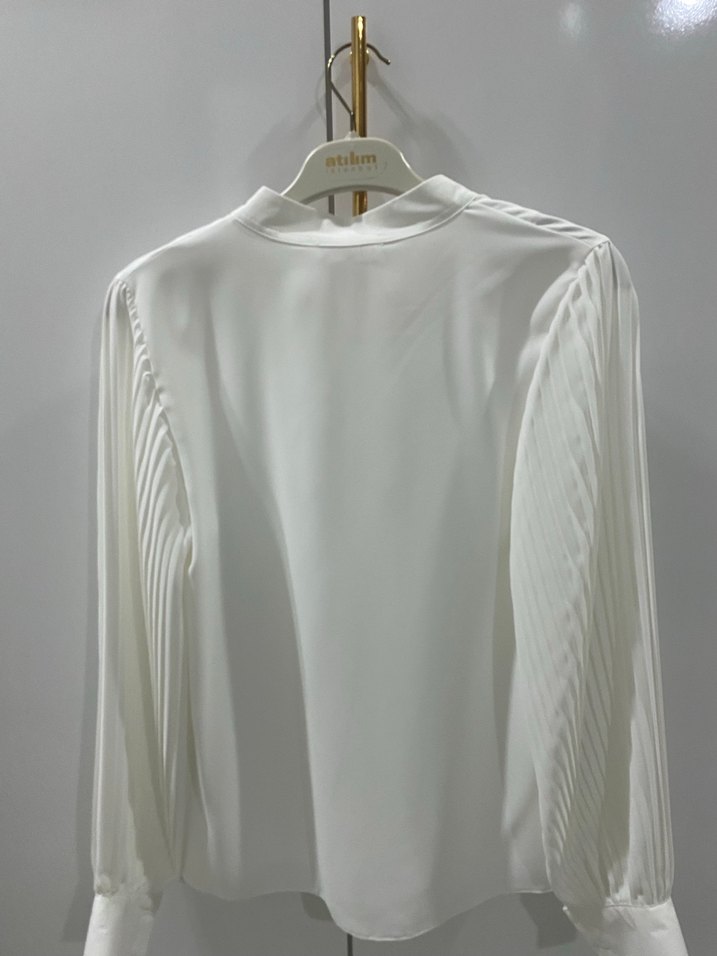 Beyaz Piliseli V Yakalı Kadın Gömlek - Görsel 2