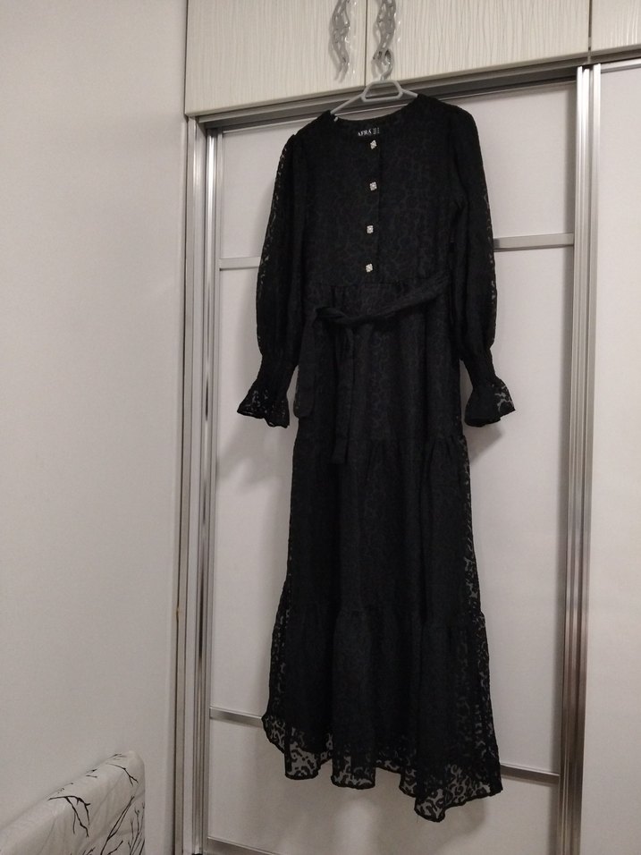 Siyah Fırfırlı Uzun astarlı Elbise - Görsel 2