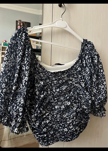 Zara Dantel Detaylı Siyah Mini Bluz