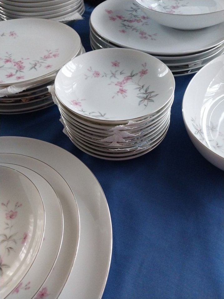 Beyaz Çiçek Desenli Yemek Takımı - Görsel 4