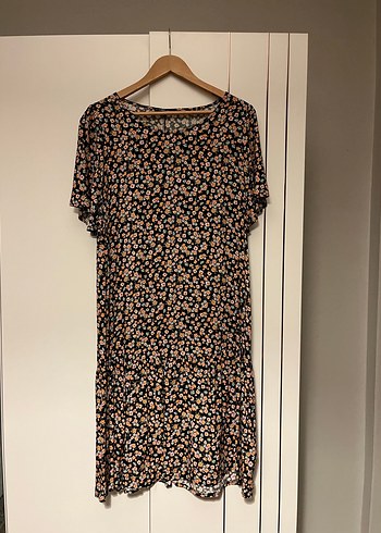 LC Waikiki Romantik Cicekli Siyah Elbise