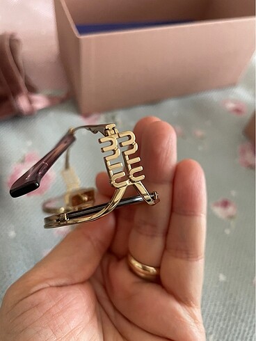 Beden pembe Renk Sıfırdan farksız miu miu pembe camlı güneş gözlüğü