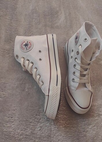 Beyaz converse