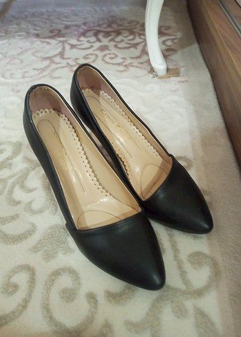 Siyah Klasik Stiletto Topuklu Kadın Ayakkabı