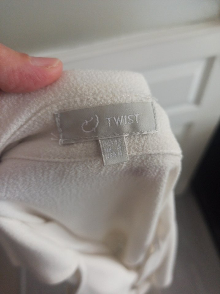 Uzun Kesim Beyaz Kolsuz Kadın Yelek - Görsel 4