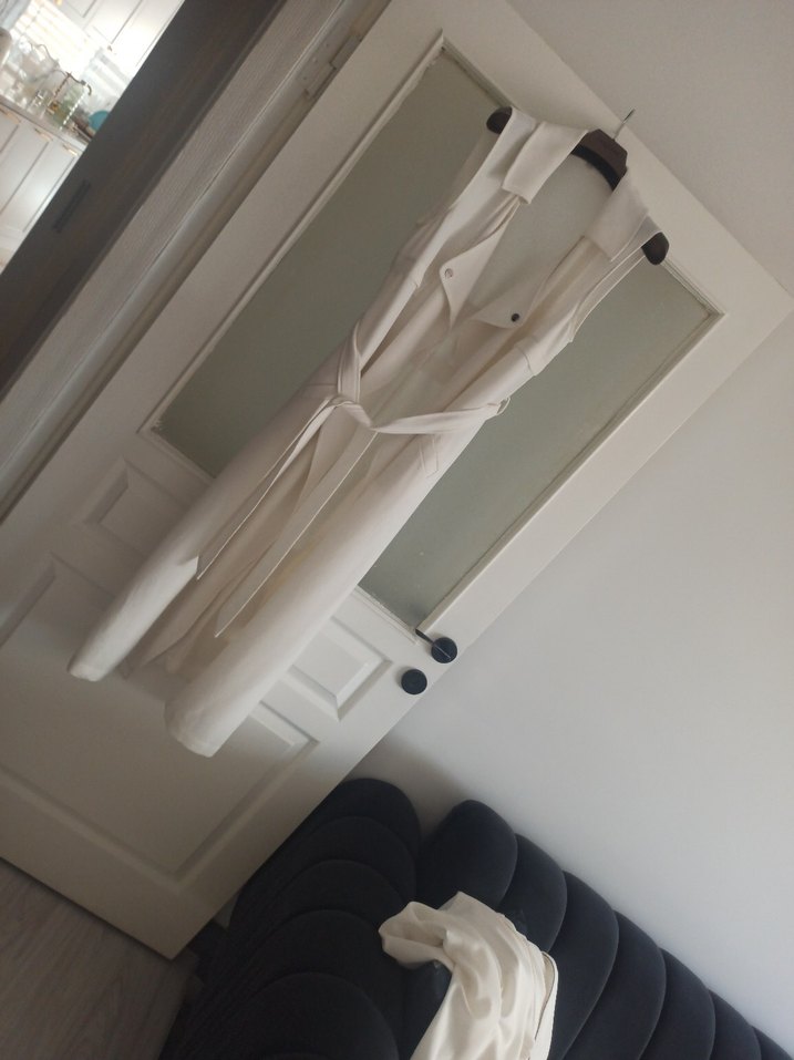 Uzun Kesim Beyaz Kolsuz Kadın Yelek - Görsel 2