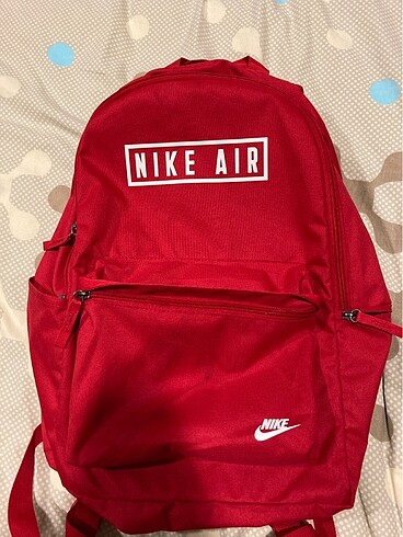 Nike kırmızı sırt çantası