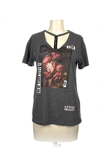 Atmosphere T-shirt %70 İndirimli.