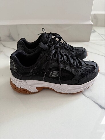 37 Beden Skechers kadın spor ayakkabı