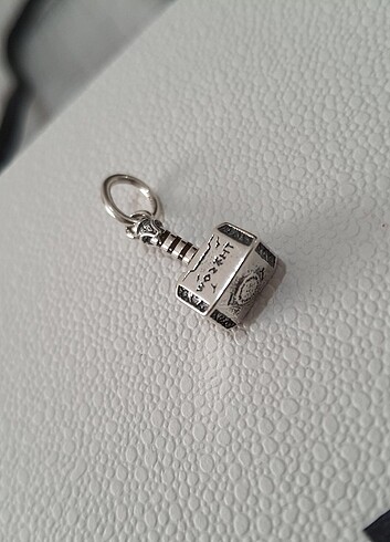 Beden Pandora charm
