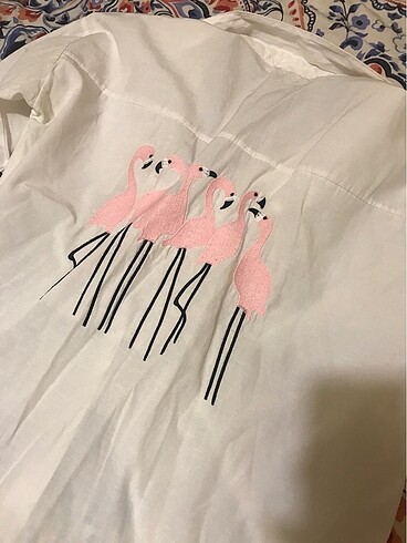 Diğer flamingo desenli beyaz gomlek
