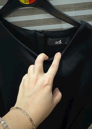 Siyah Kemerli Kolsuz Kadın Bluz - Görsel 2