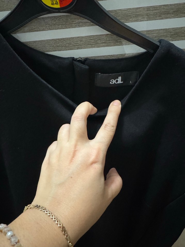 Siyah Kemerli Kolsuz Kadın Bluz - Görsel 2