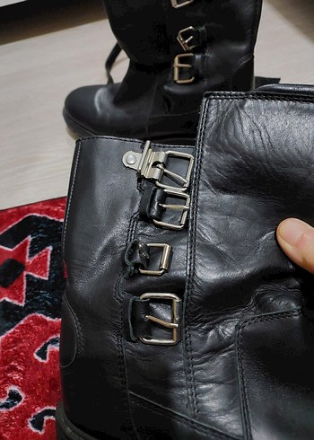 ZARA Tokalı Siyah Deri Gotik Kadın Bot - Görsel 8