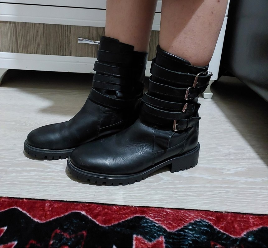 ZARA Tokalı Siyah Deri Gotik Kadın Bot - Görsel 3