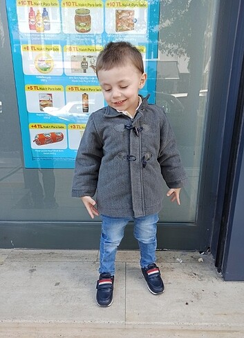 3 yaş çocuk kaban şık duruyor  - Görsel 7